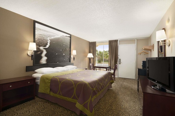 1 King Bed (6 of 6)