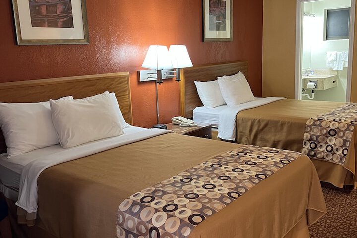 Standard Single King Bed (10 of 13)