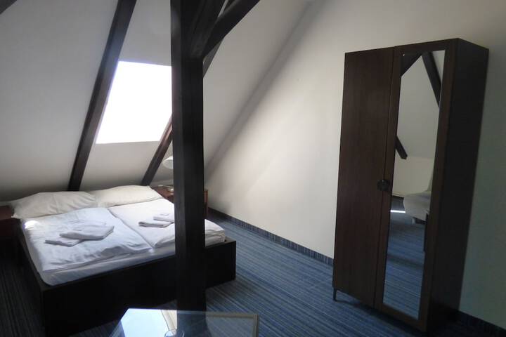 Room 33 of 75