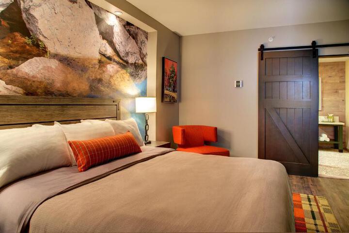 1 King Bed (7 of 11)