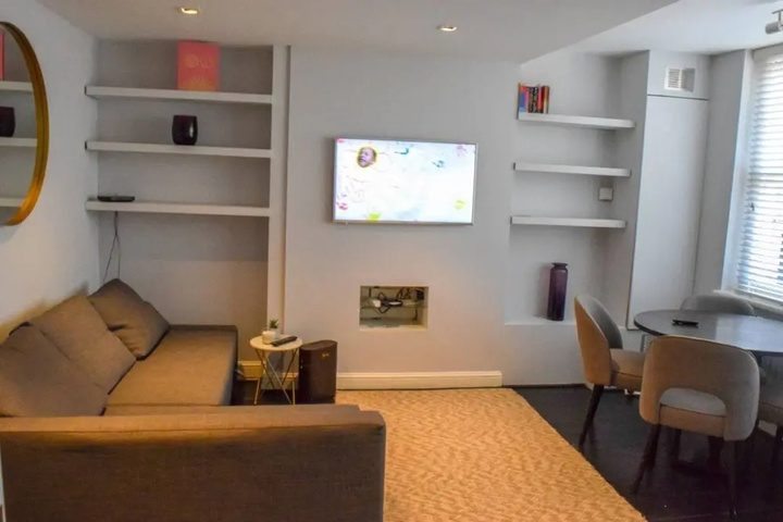 Room 7 of 13