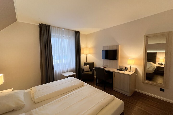 Room 33 of 92