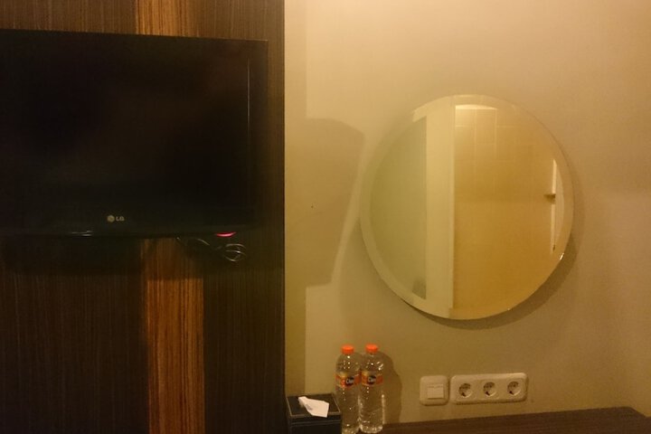 Room 8 of 19