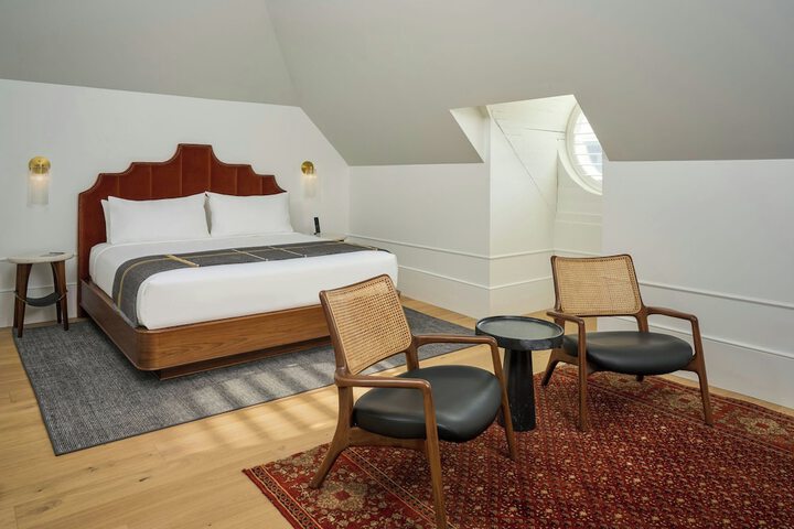 Room 30 of 77