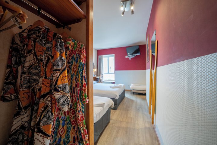Room 13 of 45