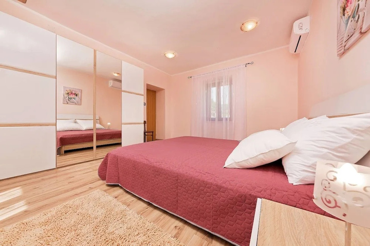 Room 4 of 19