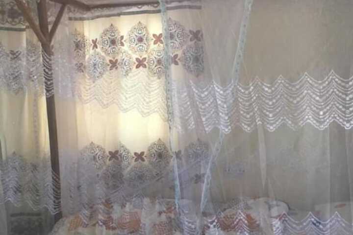 Room 6 of 18