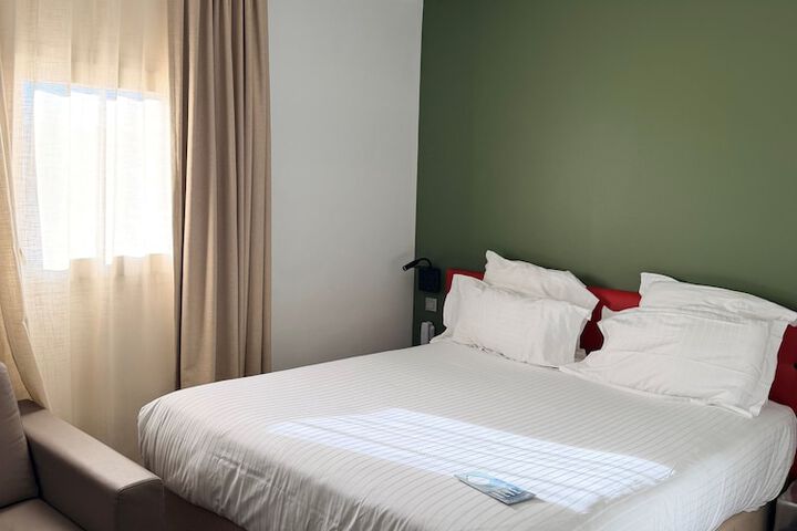 Room 2 of 34