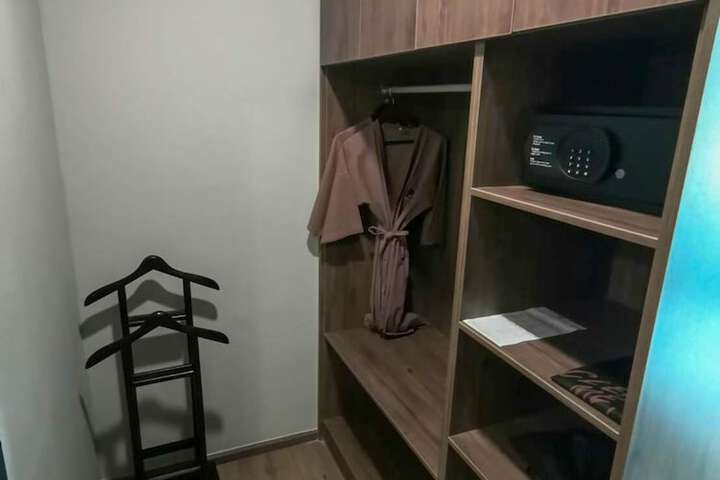 Room 35 of 47