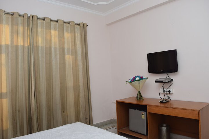 Room 12 of 18