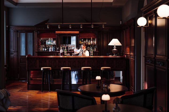 Lounge 71 of 89