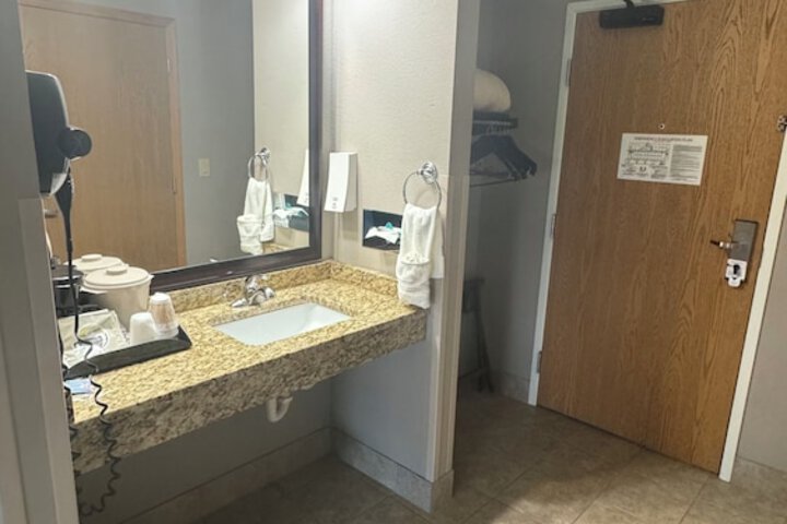 Room 25 of 42