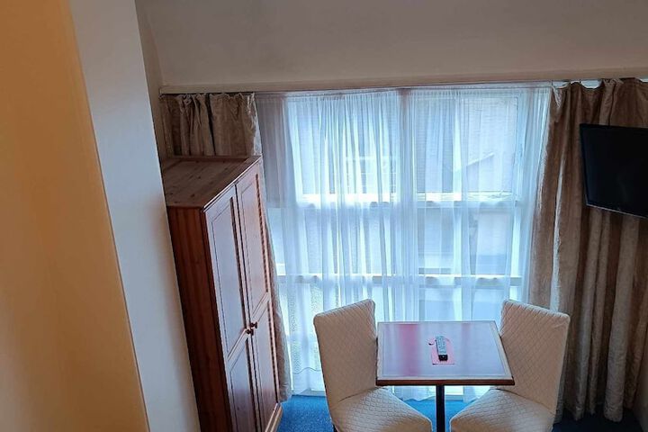 Room 115 of 283