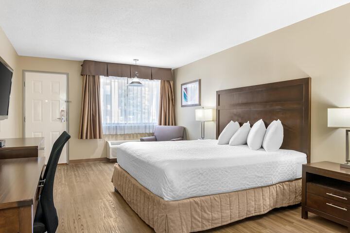 Room 6 of 37