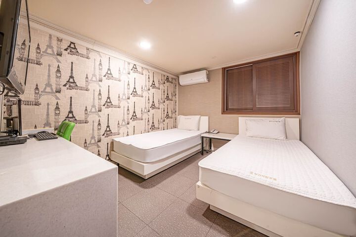 Room 29 of 53