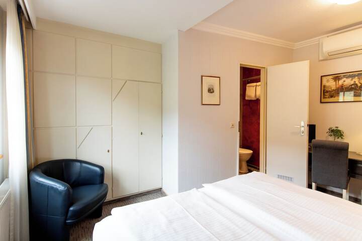Room 16 of 74