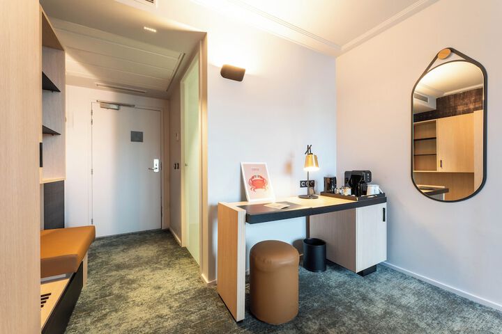 Room 35 of 100