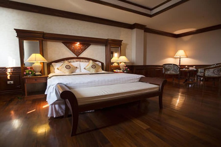 Room 9 of 35