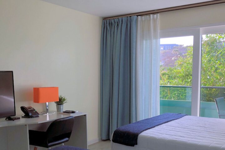 Room 10 of 68