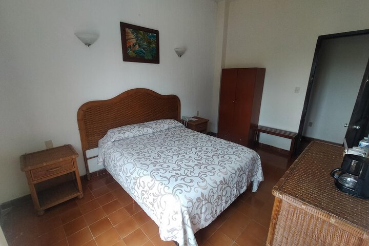 Room 11 of 38