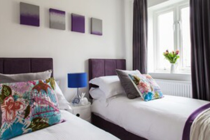 Room 3 of 7