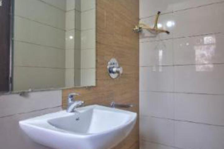 Room 5 of 31