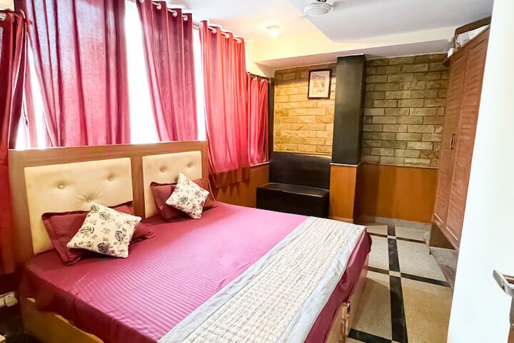 Room 6 of 7