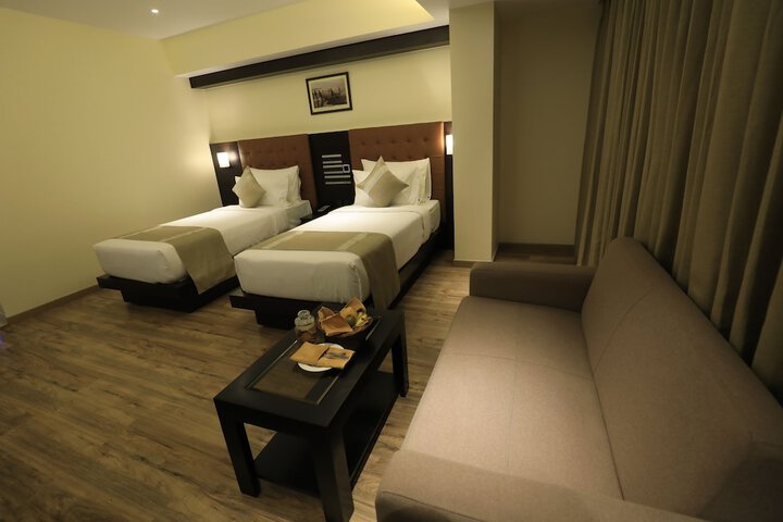 Room 5 of 6