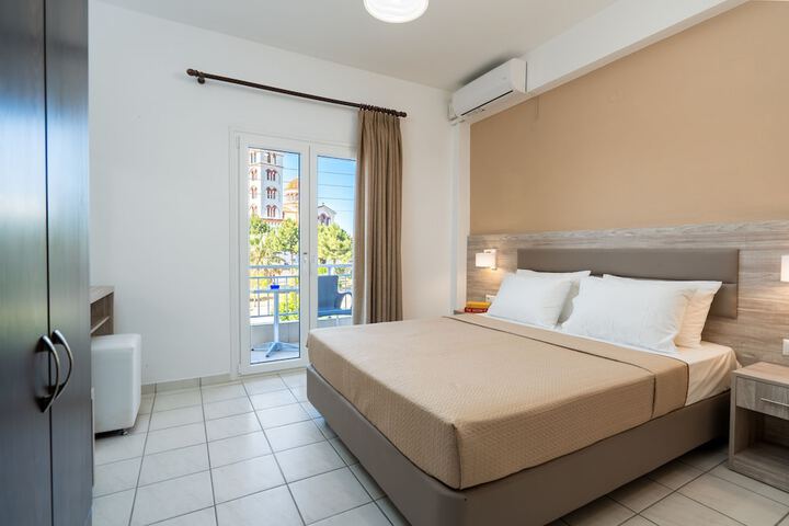 Room 10 of 44
