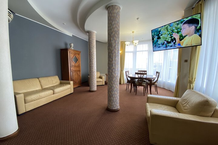Room 8 of 44