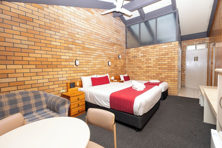 Room 3 of 33