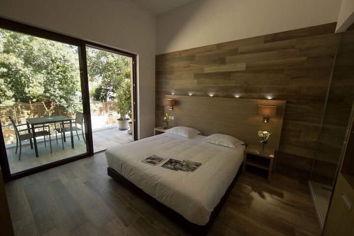 Room 2 of 51