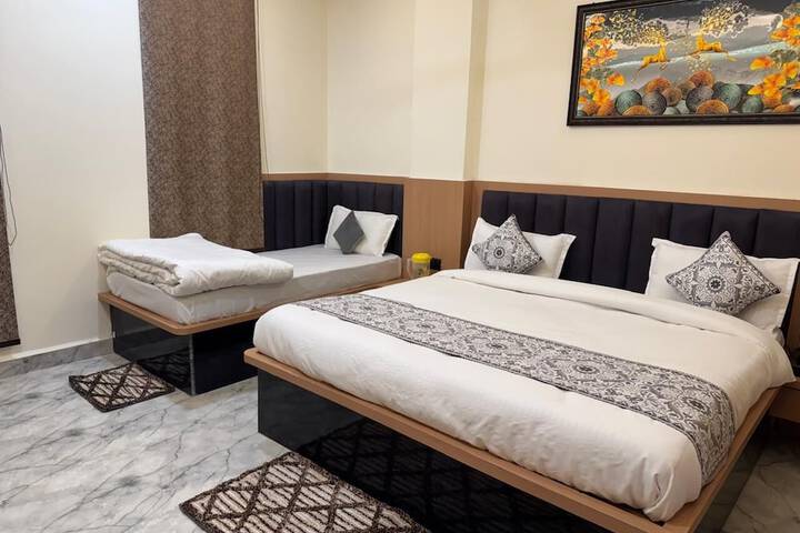Room 4 of 31