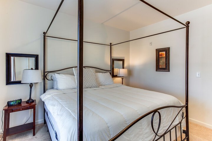 Room 4 of 12