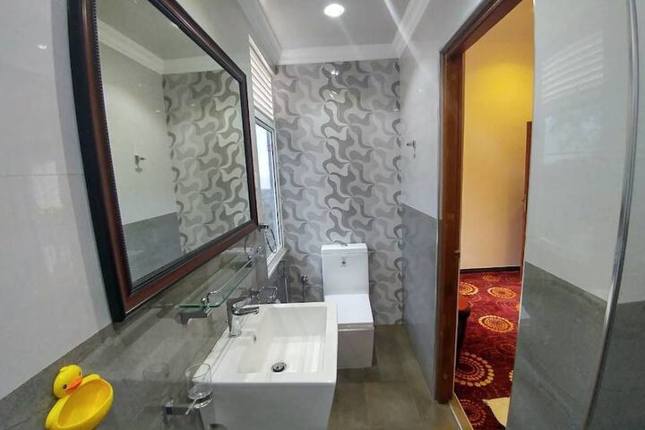 Room 7 of 10