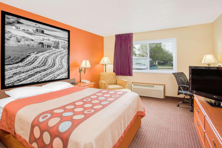 1 King Bed (14 of 24)