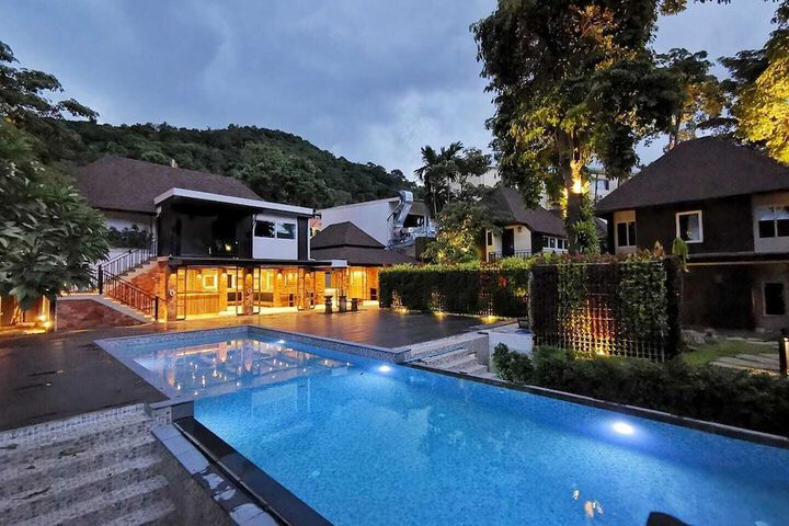 Pool Hotel