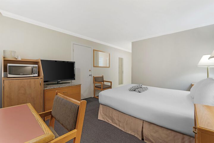 Room 33 of 105
