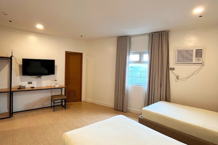 Room 14 of 21