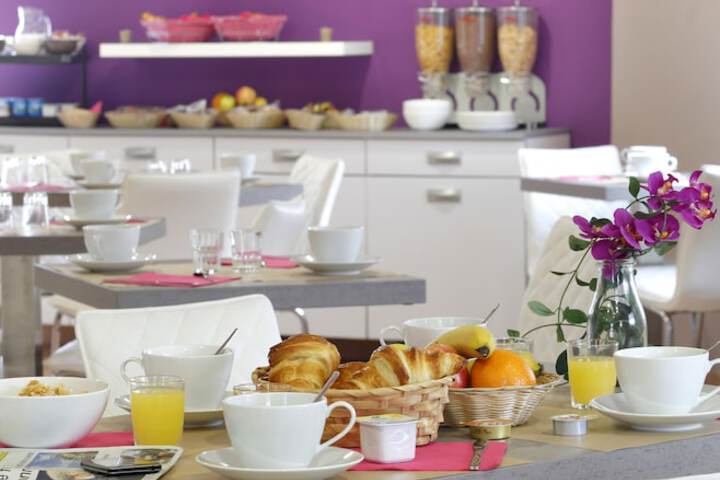 Breakfast/Coffee Service 21 of 26