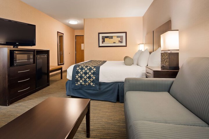 1 King Bed (4 of 14)