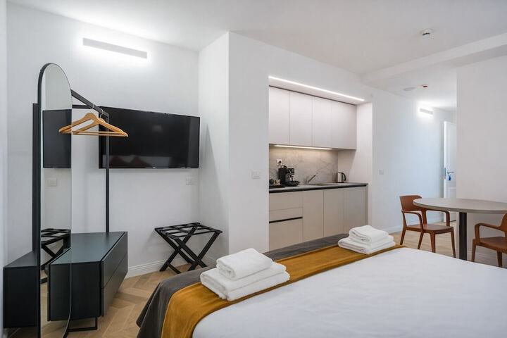 Room 2 of 15