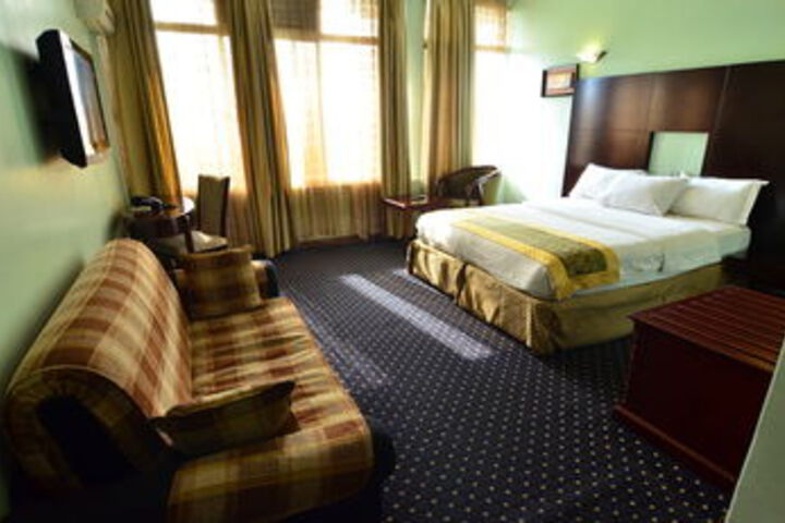Room 10 of 22