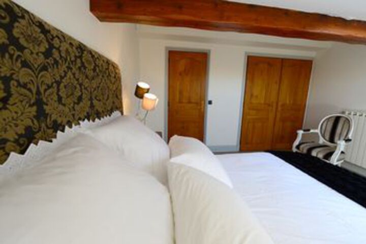 Room 33 of 74