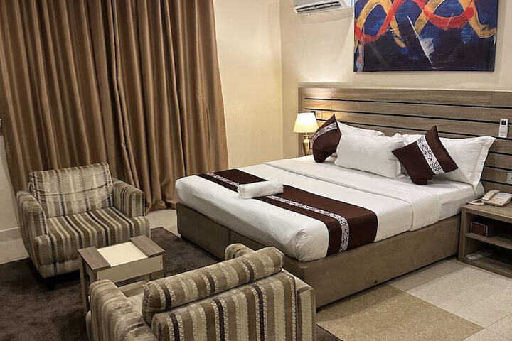 Room 14 of 19