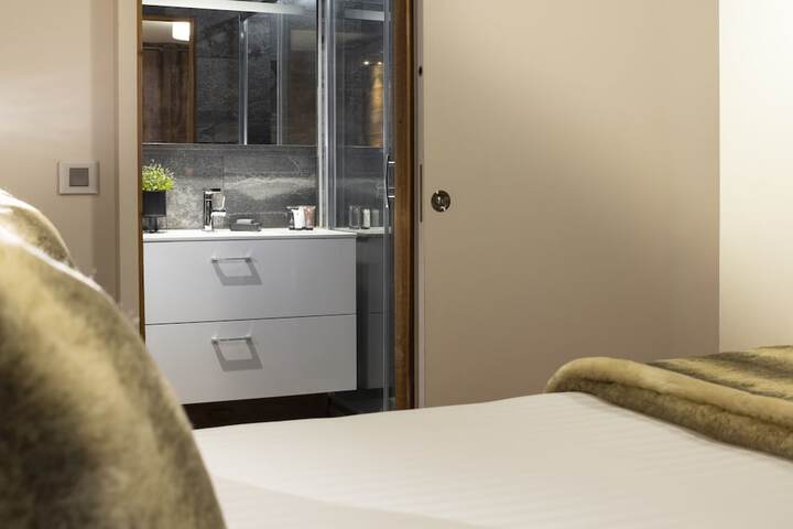 Room 9 of 19