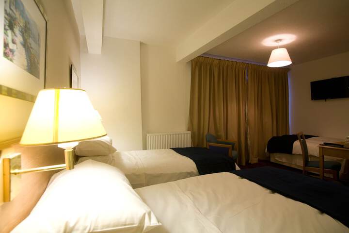 Room 2 of 8
