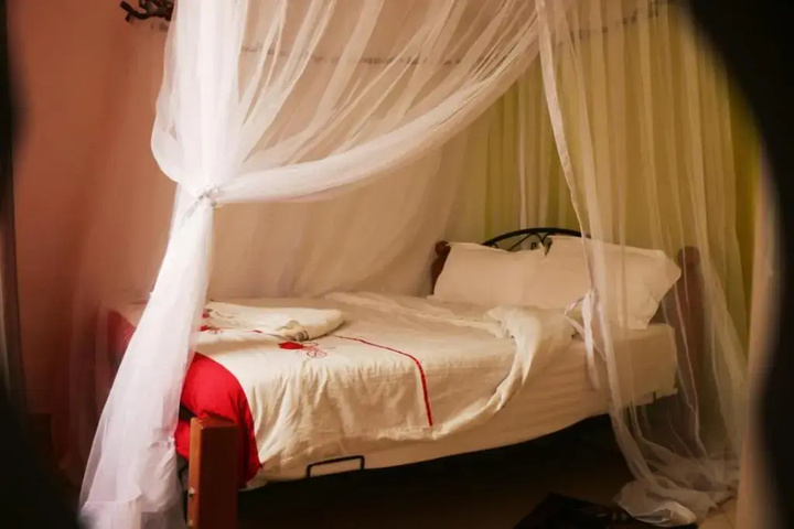 Room 4 of 14