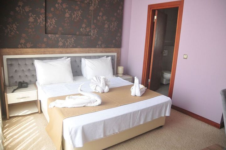 Room 4 of 9