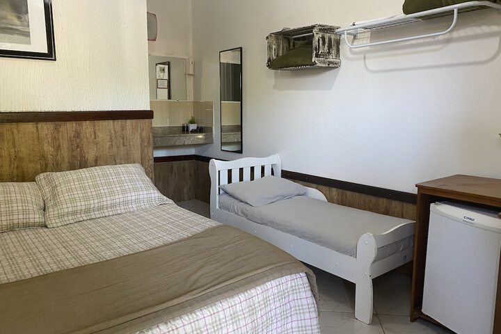 Room 4 of 63